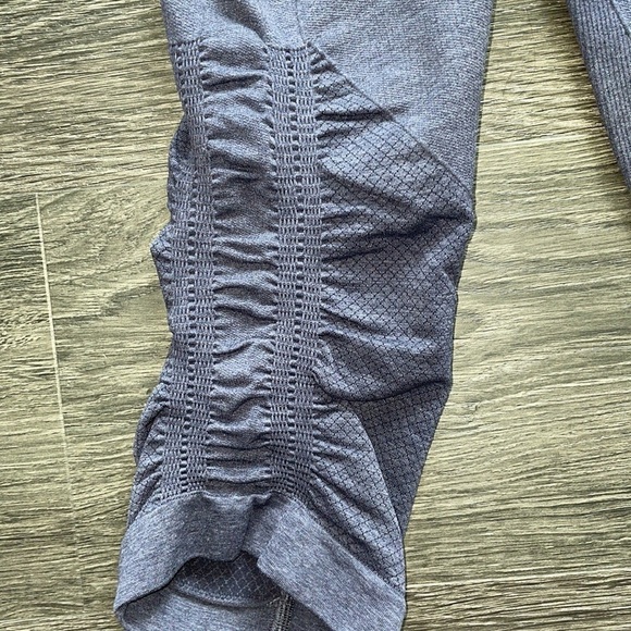 Sz4 Lululemon In The Flow Crop II in heathered deep navy EUC - Picture 12 of 13